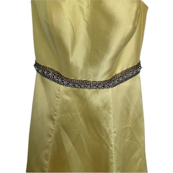 Mac Duggal NWT Flash strapless A-Line gown in the color lemon, size 10 - Picture 4 of 9